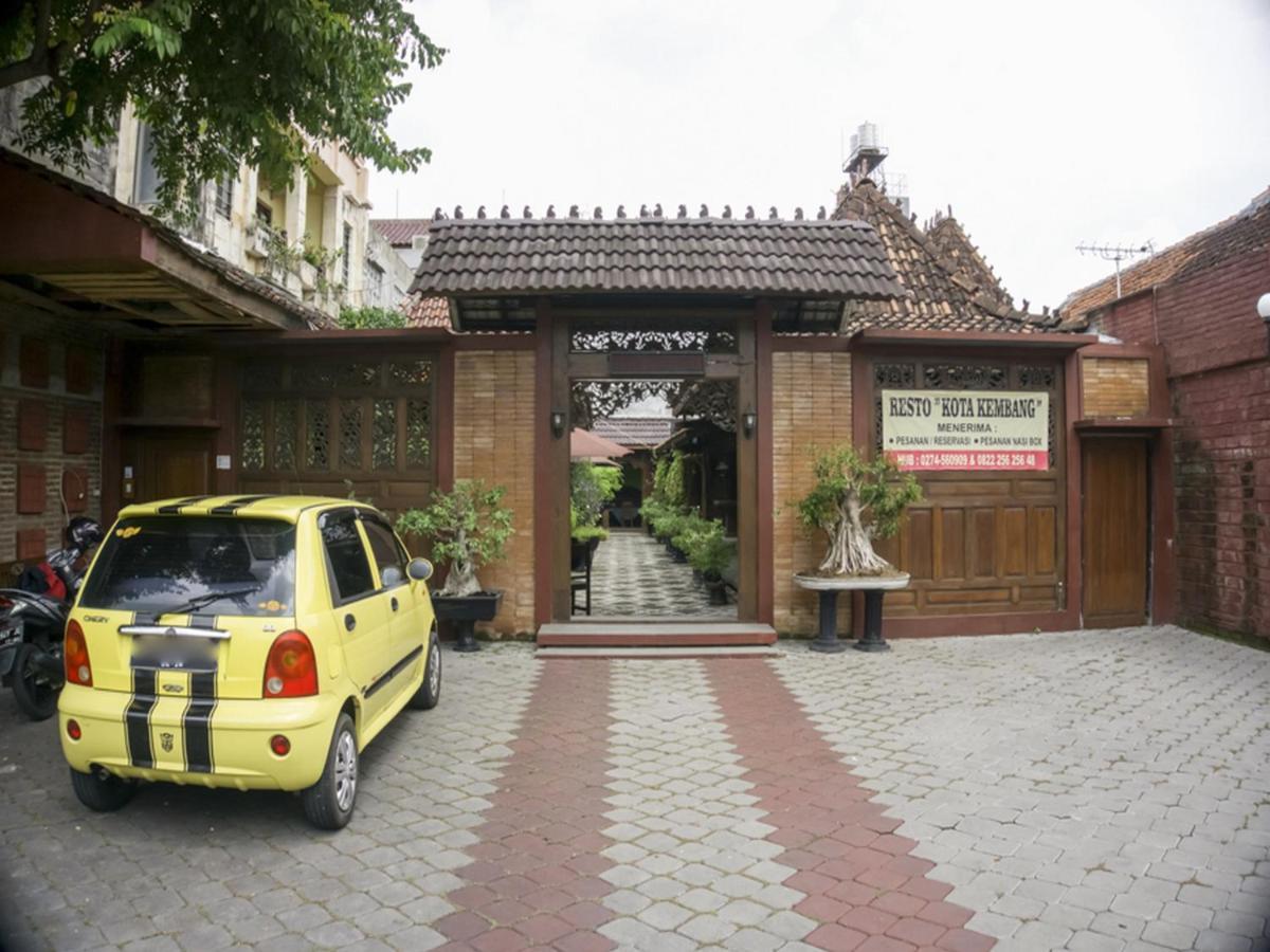 Hotel Reddoorz Syariah @ Lempuyangan à Yogyakarta Extérieur photo